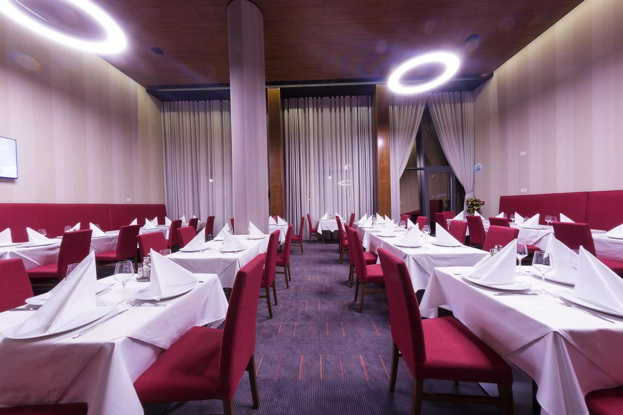 Hotel Transilvania Alba Iulia Exteriör bild