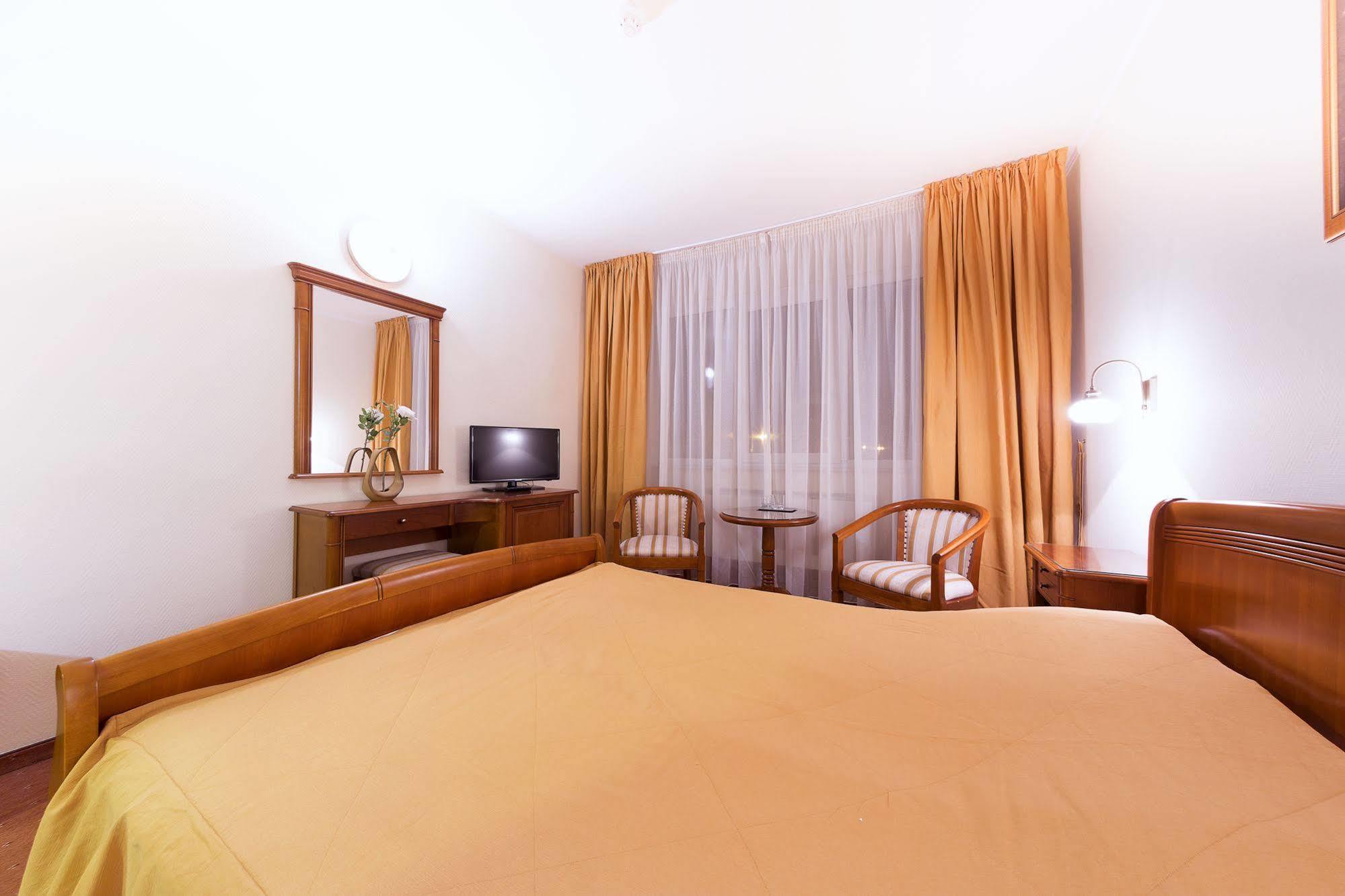 Hotel Transilvania Alba Iulia Exteriör bild