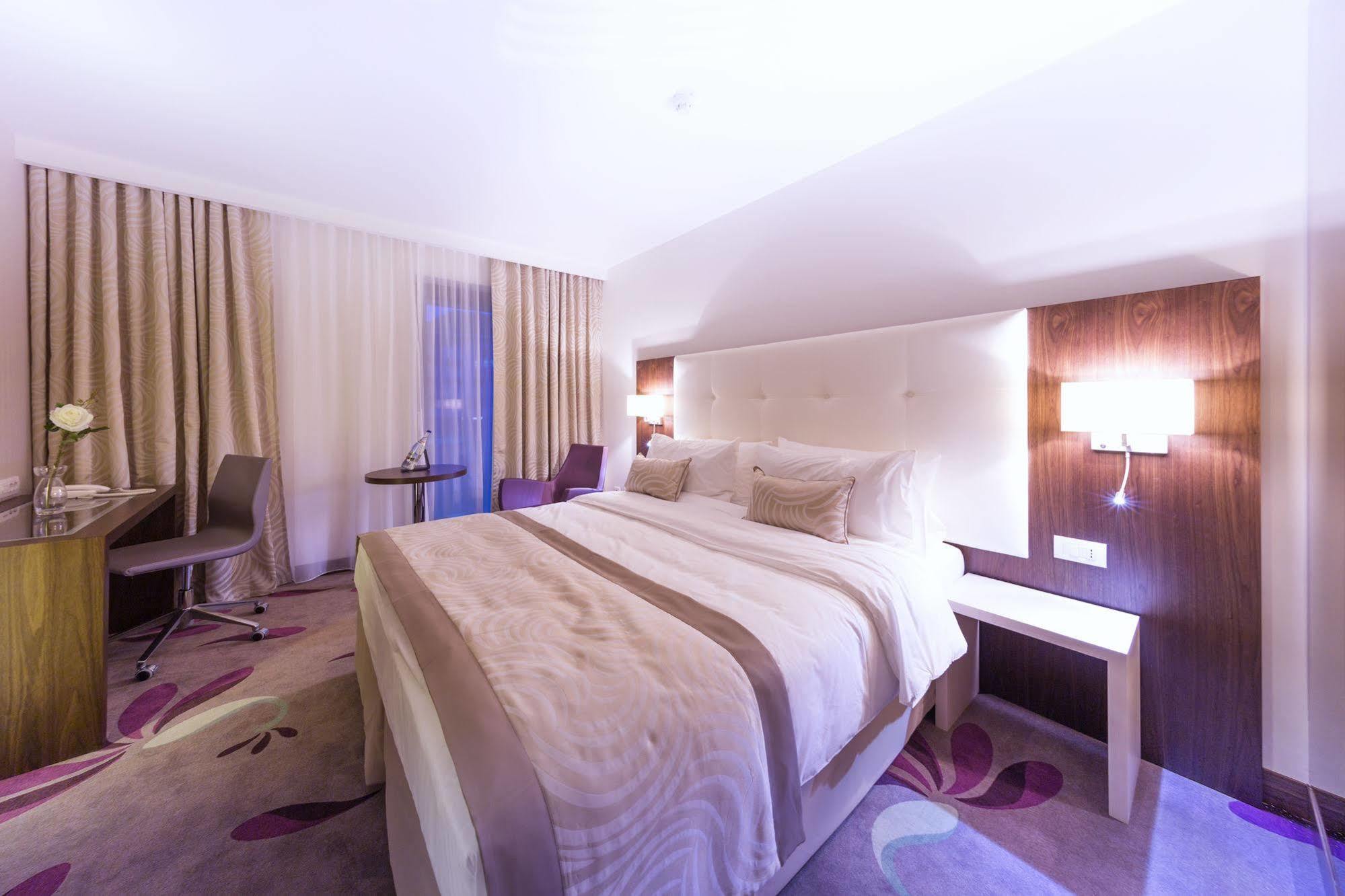 Hotel Transilvania Alba Iulia Exteriör bild