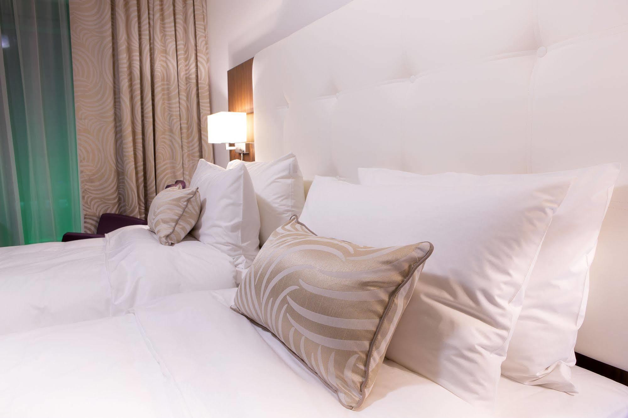 Hotel Transilvania Alba Iulia Exteriör bild