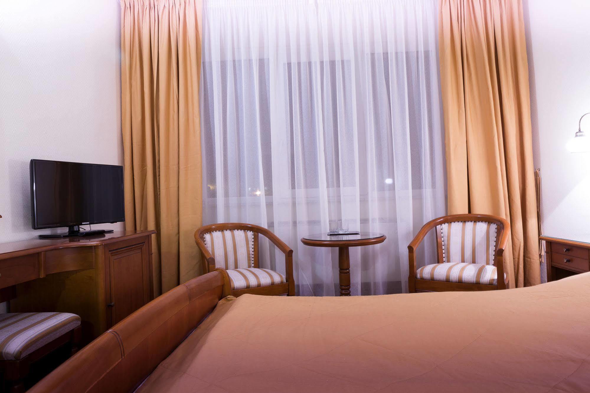 Hotel Transilvania Alba Iulia Exteriör bild