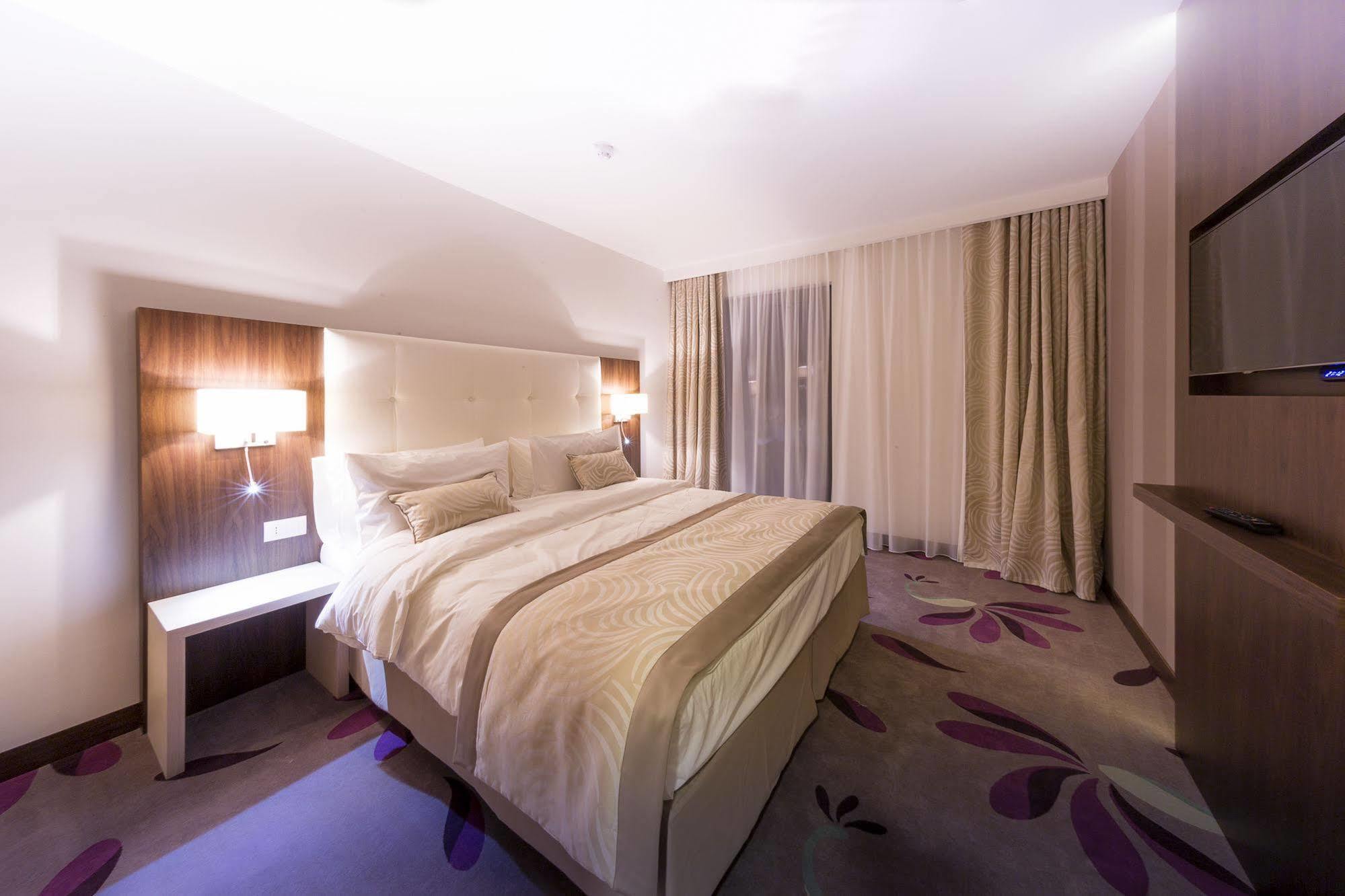 Hotel Transilvania Alba Iulia Exteriör bild