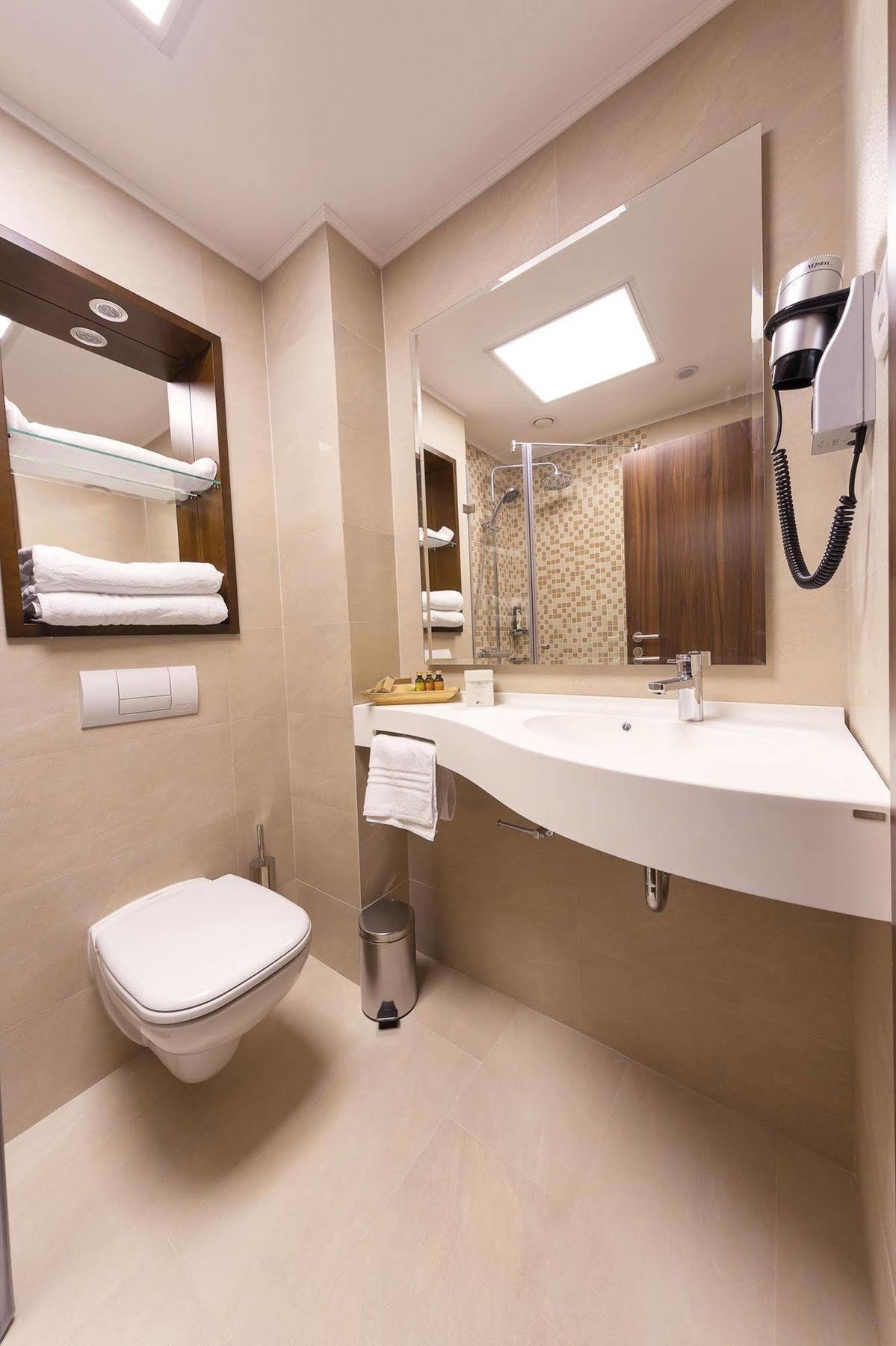 Hotel Transilvania Alba Iulia Exteriör bild